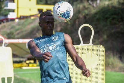 El delantero ecuatoriano ya se entrena con sus compañeros del Ídolo del astillero.