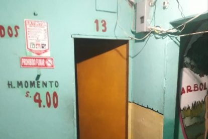 En esta pared indican que cobraban cuatro dólares el momento.