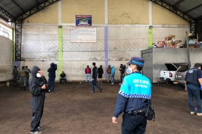 En San Roque había personas aglomeradas, bebiendo y sin mascarillas.