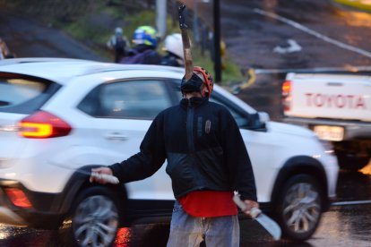 No importa el acto que tengan que realizar, ni el clima todo vale para ganarse unos centavos.