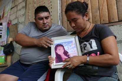 Pablo Vargas y Mayra Parrales no pueden contener las lágrimas al hablar de Noelia, la mayor de sus cuatro hijos.