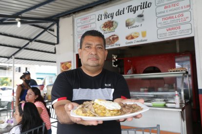 Carlos González muestra el tipo de tigrillo que se prepara en Guayaquil. Incluye bistec de carne.

PERIODISTA : JOSE PIZZA 

FECHA : 26/07/2020 

Agencia (ag-extra)