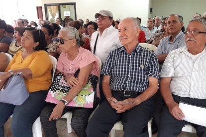  Cerca de una centena de maestros jubilados participaron ayer en una reunión efectuada en Guayaquil. 