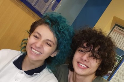 Los hijos de Laura: Emilia y Santiago.