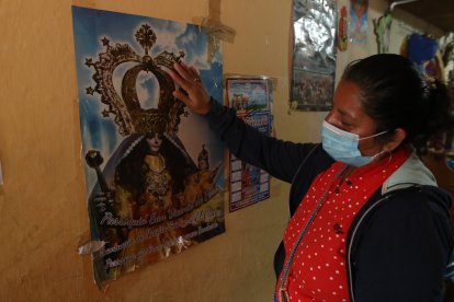 La madre del ciudadano clamaba a la Virgen del Cisne esta mañana, para que su hijo pueda ser encontrado.