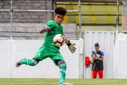Yixon Piza ha tenido la oportunidad de compartir entrenamientos con el primer equipo del Aucas.