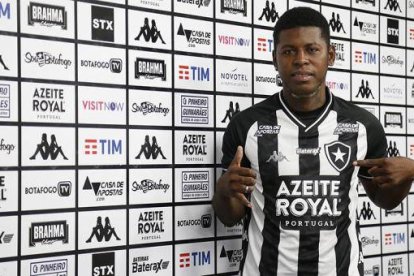 Cortez expresó que le deben tres meses de sueldo y que su contrato es hasta diciembre.