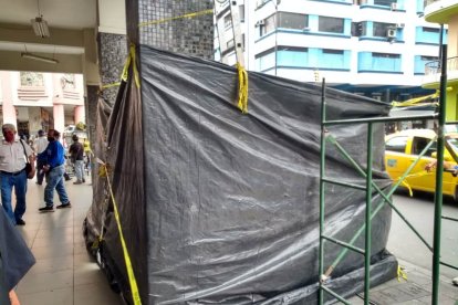 El espacio donde se encuentra la obra permanece cerrado, mientras se efectúa su mantenimiento.