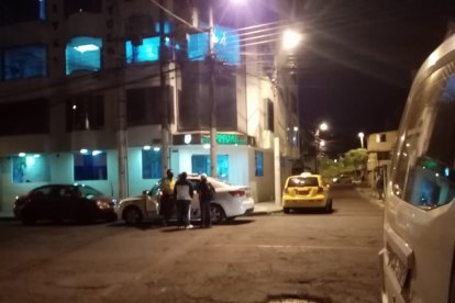 Los familiares de un hombre no alcanzaron a trasladarlo a un centro médico y murió en el camino.