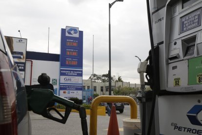 Referencial. Al quitar el subsidio al diesel y gasolina extra, los servicios de transportación se verán afectados.