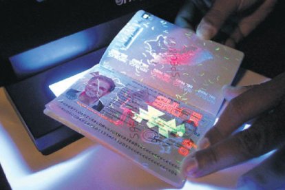  Referencial. El también conocido como ‘e-passport’, es uno de los requisitos de la Unión Europea como parte del proceso para la eliminación del la visa Schengen. 