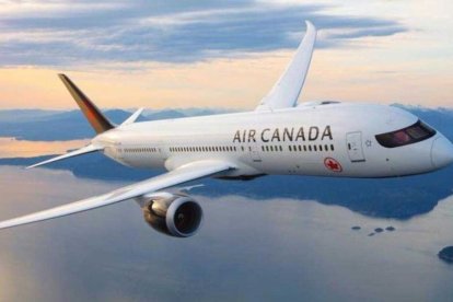  Mujer fue olvidada y encerrada en un avión de Air Canadá 