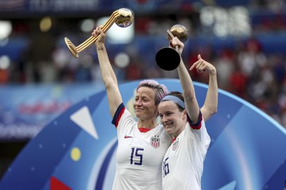 Megan Rapinoe y Rose Lavelle fueron destacadas como la mejor jugadora y la goleadora del Mundial, en su orden.