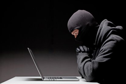  Algunas prácticas, como “publicar fotografías o datos personales de la expareja en un sitio web, forman parte del moderno cibercrimen”,  señala el especialista en Francisco Canals. 