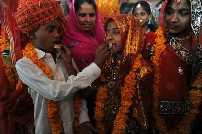  Los motivos para la incidencia de este fenómeno en África y Asia Meridional están relacionados con presiones económicas, sociales y culturales.   