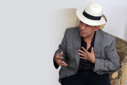  Este polémico personaje, quien es licenciado en comunicación social, también fue catedrático.  