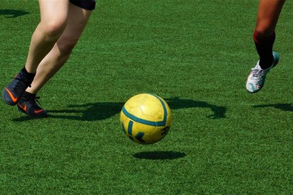  Alrededor de 30 millones de mujeres y niñas juegan fútbol en todo el mundo, según la FIFA. 