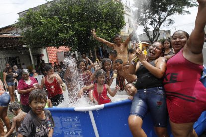  Guayaquileños celebran el feriado de Carnaval.  