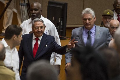  Cuba se apresta a posesionar a Miguel Díaz-Canel como el nuevo primer mandatario de la isla del ‘eterno’ comandante Fidel Castro y de su actual gobernante Raúl Castro. 