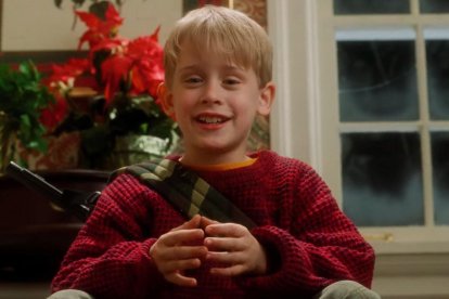  Kevin, interpretado por Macaulay Culkin, de Home Alone (Mi Pobre Angelito) ha vuelto para enseñarnos que esta vez todo lo puede hacer más sencillo gracias a la ayuda de Google Assistant. 