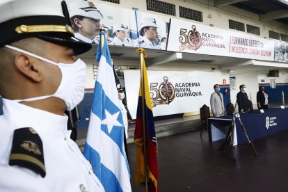 Una sencilla ceremonia se efectuó por las bodas de oro del plantel.