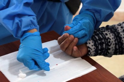 Existen 10 trabajadores de laboratorio para procesar las pruebas rápidas.