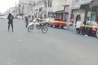 En este sector porteño ocurrió el asesinato, Policía de Dinased y Criminalística llegaron al lugar para recabar indicios.