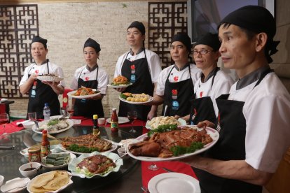 Un grupo de chefs del tradicional restaurante.