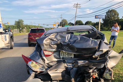 Auto de la 'Gringa' destruido por el accidente.