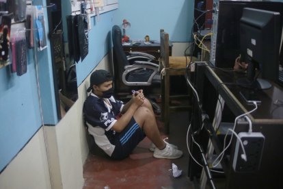 Una de las víctimas recreó la situación cuando le amarraron los pies y manos.