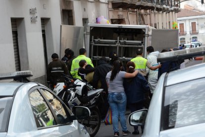 El asalto y asesinato causaron conmoción en la zona, especialmente cuando retiraban el cadáver.