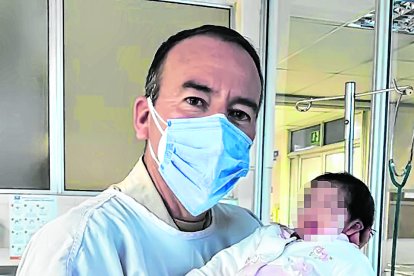 Javier Buitrón, director del Hospital de la Policía, será el padrino de bautizo de Valentina.