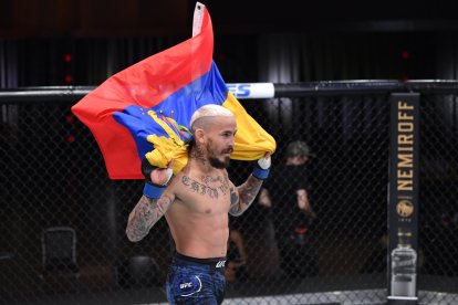 Marlon Vera y la euforia al ganar la última pelea.