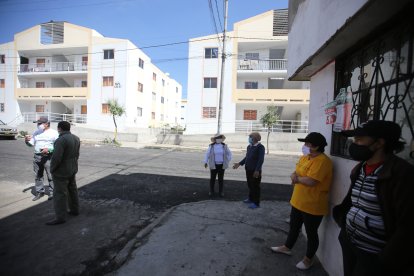 Los habitantes que viven frente a los conjuntos piden más control policial.