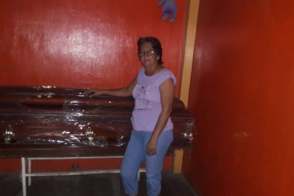 En mayo pasado EXTRA contó la historia de la desaparición del cadáver de doña Rosa Elena. Sus familiares guardaban el féretro en su casa.