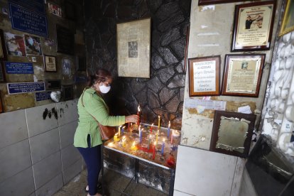 Centenares de devotos acuden a la iglesia de San Antonio de Padua, en Urdesa Norte.