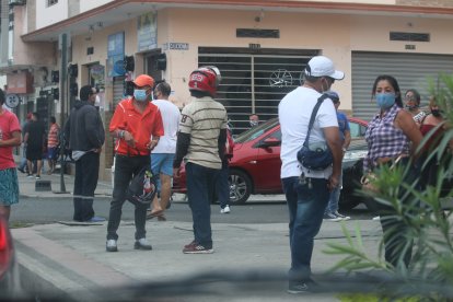 Los chulos frecuentan las esquinas de la arteria.