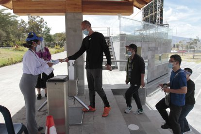 En la entrada hay un estricto control de temperatura y desinfección.




Agencia (ag-extra ag-expreso ag-quito)