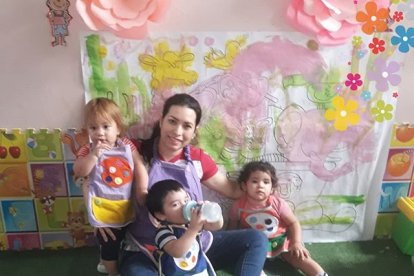 La estimulación temprana es parte de los servicios que ofrece el centro de Candy Morán, Little Hands.