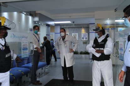 Así fue la llegada del exmandatario a la casa de salud.