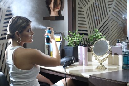 MAQUILLAJE Y PELOS EN  MALL DEL SUR..FD: MIGUEL CANALES...25-08-2020