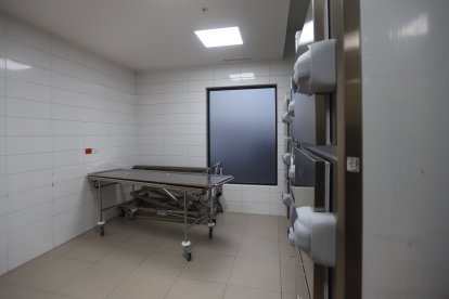 En esta bandeja estaba el cuerpo de Juan Punguil, antes de que se lo llevara el personal de la funeraria.