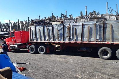 El tráiler llevaba chatarra para aparentar que no transportaba el estupefaciente.