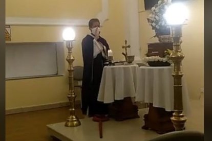 Los restos de Juan fueron velados ante la presencia de sus tres hijos.