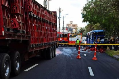 La zona fue cercada mientras se auxiliaba a las víctimas.