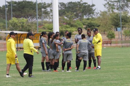 Barcelona lleva seis semanas trabajando en la pretemporada. 

PERIODISTA : JERSON RUIZ

FECHA :05 /09/2020 

Agencia (ag-extra)