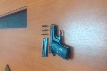 Con esta arma de fuego se paseaba por el sur de Guayaquil.