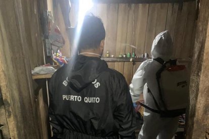 El cuerpo se encontraba sobre el piso de la estructura.