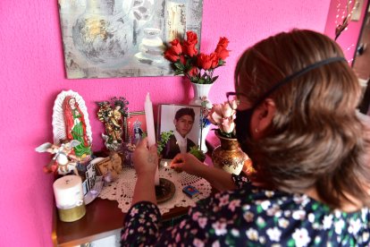 En la vivienda hay un altar con los recuerdos de Édison.