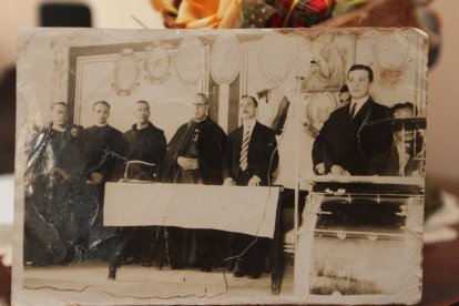 En la década del 60, Ángel fue el presidente de la Liga de Colegios Católicos y secretario del Sindicato de Trabajadores.